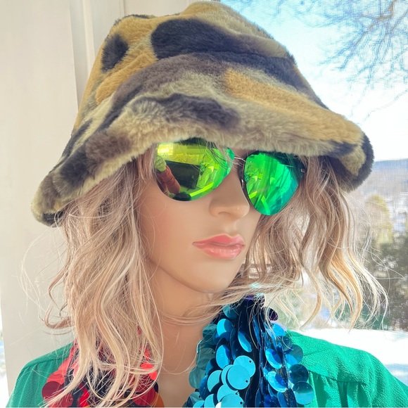 Green Faux Fur Camo Hat - Picture 4 of 5